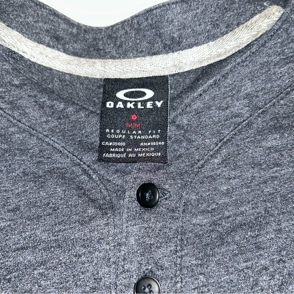 Oakley Men’s Henley Style Shirt Medium - Picture 4 of 4